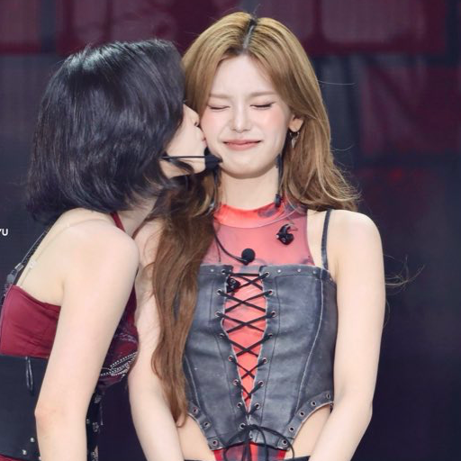 Yeji 갤러리 이미지