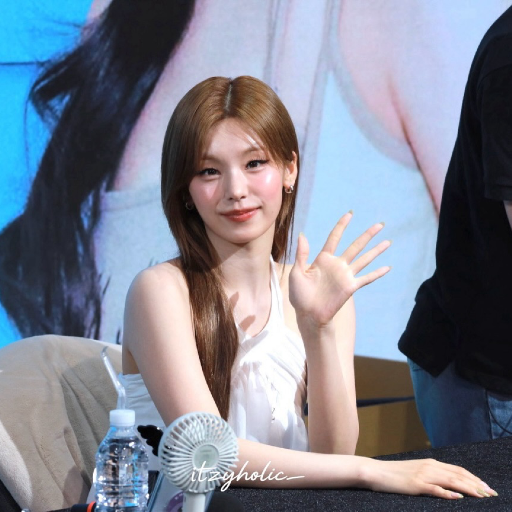 Yeji gallery image