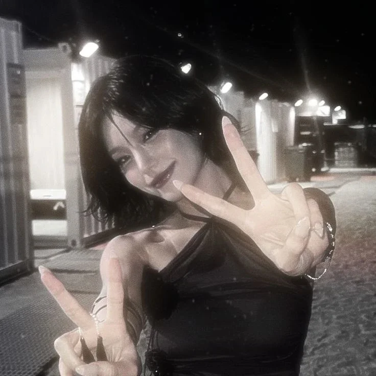 Yeji gallery image
