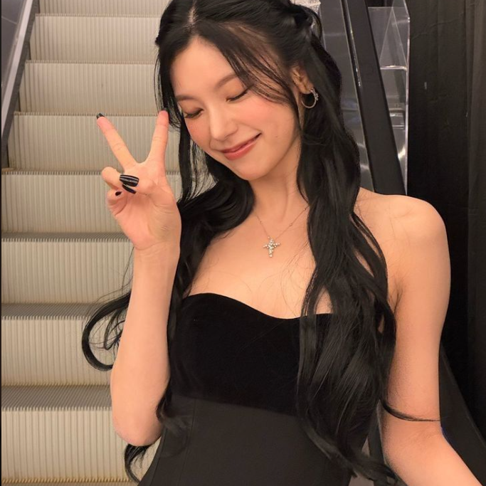 Yeji gallery image
