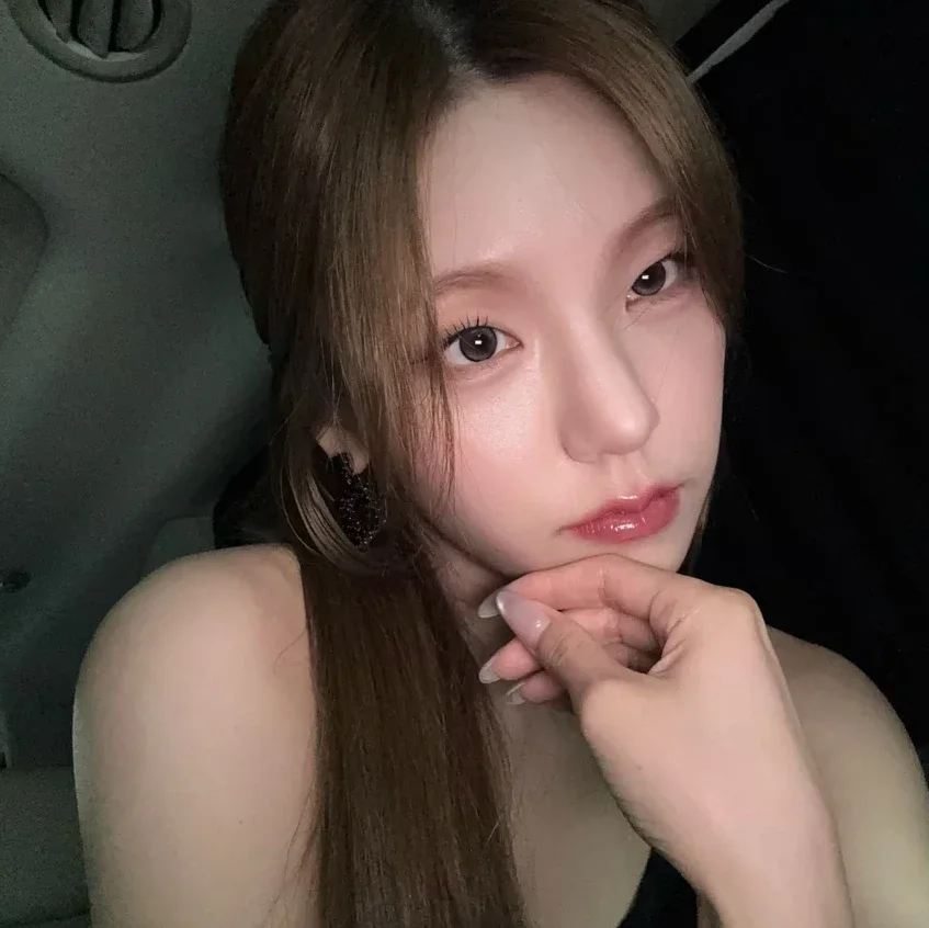 Yeji gallery image
