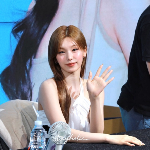 Yeji gallery image