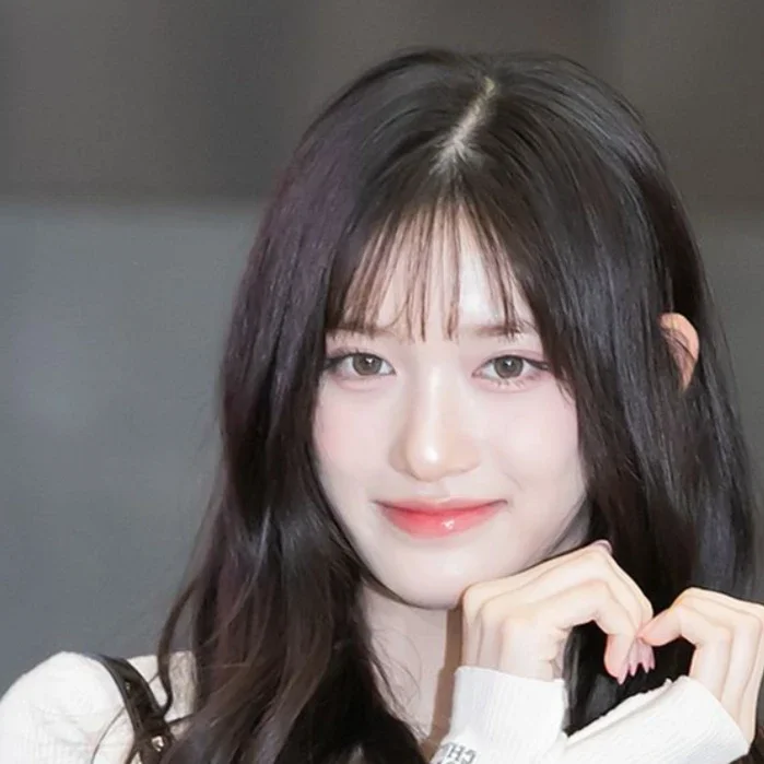 Leeseo gallery image