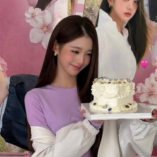 Wonyoung gallery image