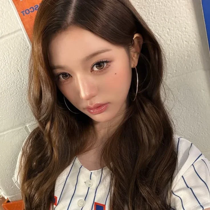 Wonyoung gallery image