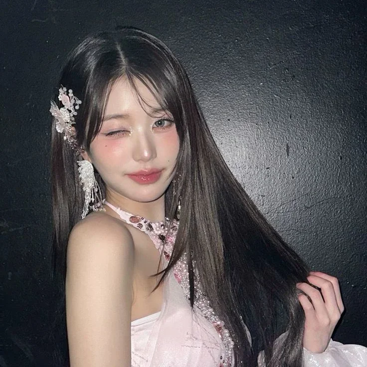 Wonyoung gallery image