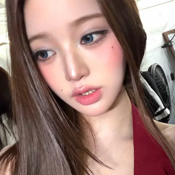 Wonyoung gallery image