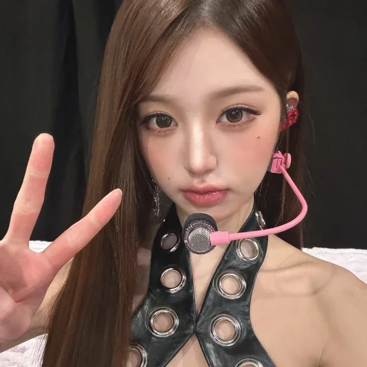 Wonyoung gallery image