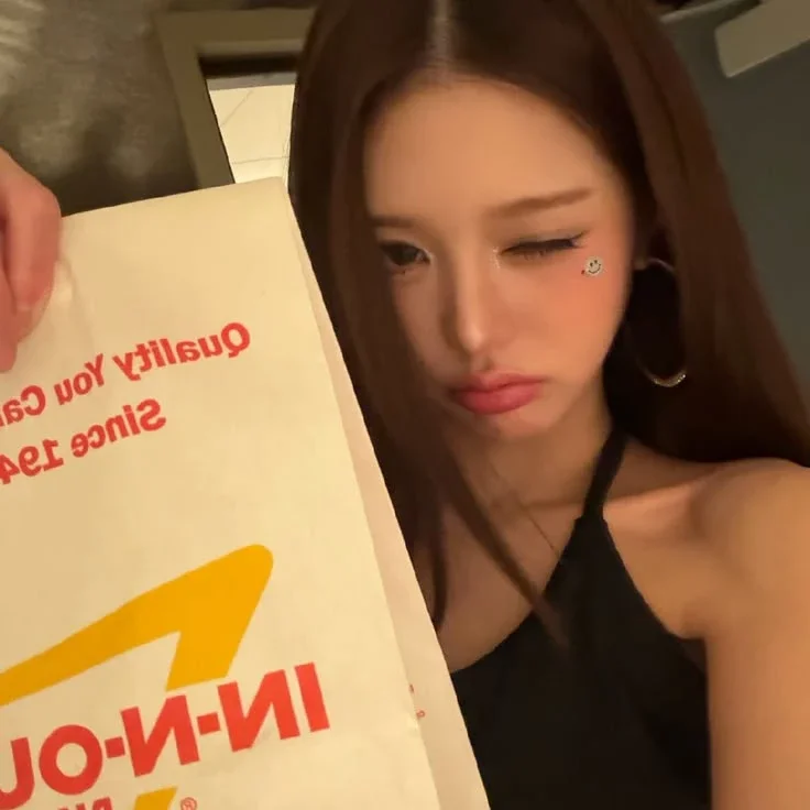 Wonyoung gallery image