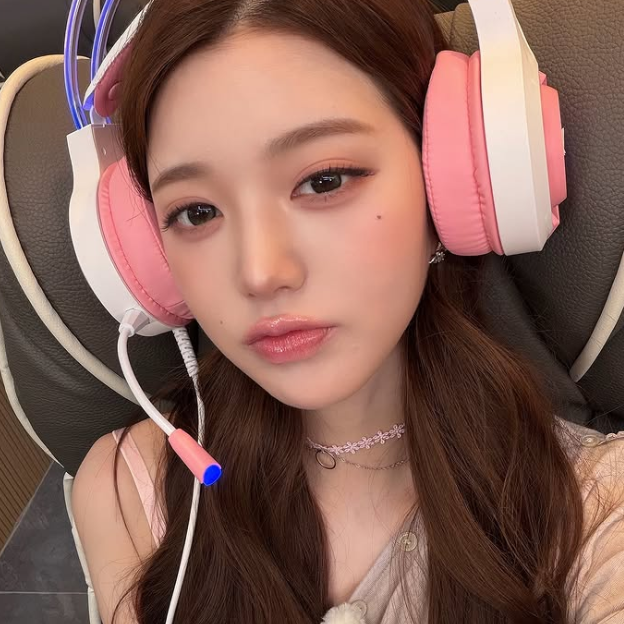 Wonyoung gallery image