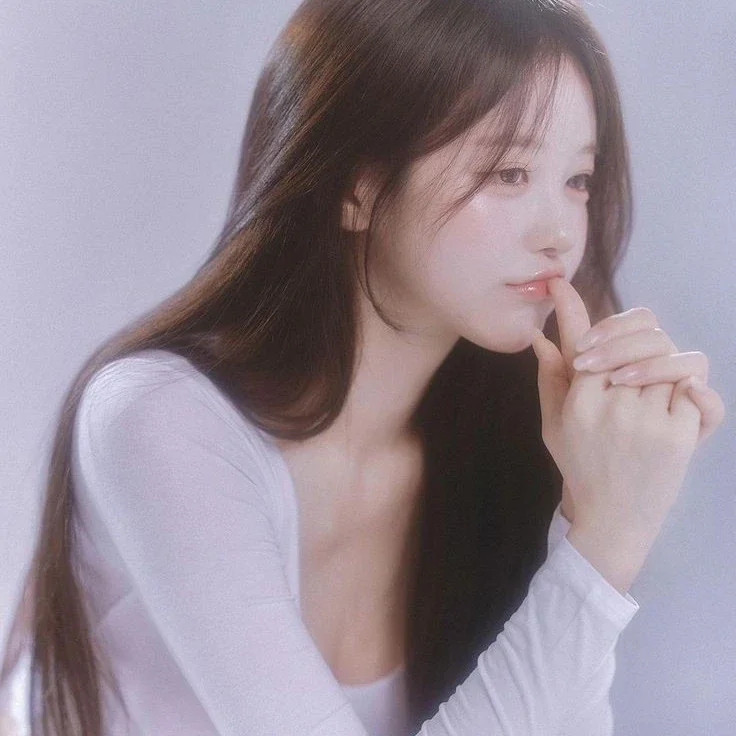 Wonyoung gallery image