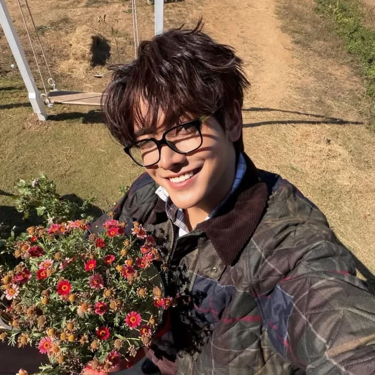 Joong gallery image