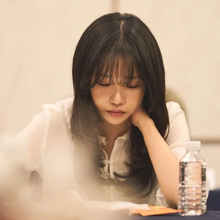 Jo Yuri gallery image