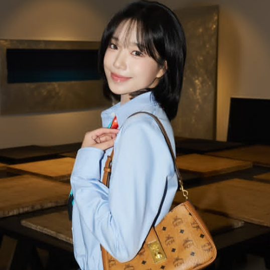 Jo Yuri gallery image