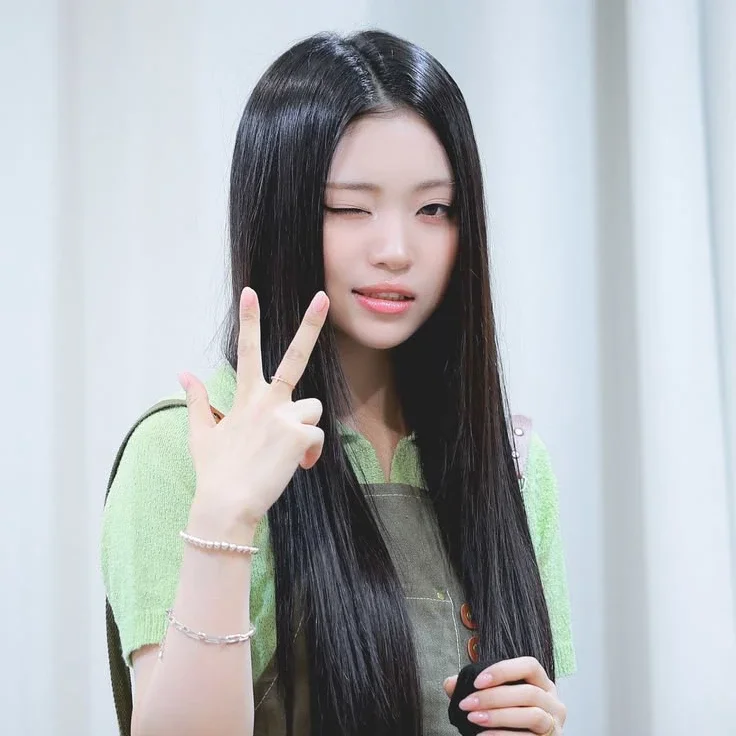 Gambar galeri Kang Yeseul
