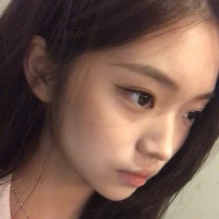 Gambar galeri Kang Yeseul