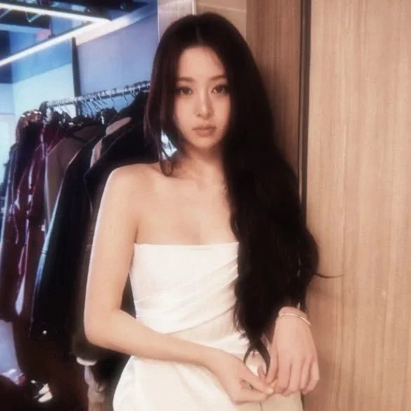 Huh Yunjin gallery image