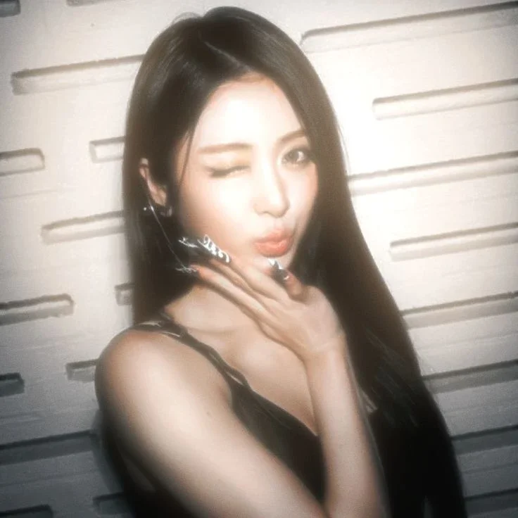 Huh Yunjin gallery image