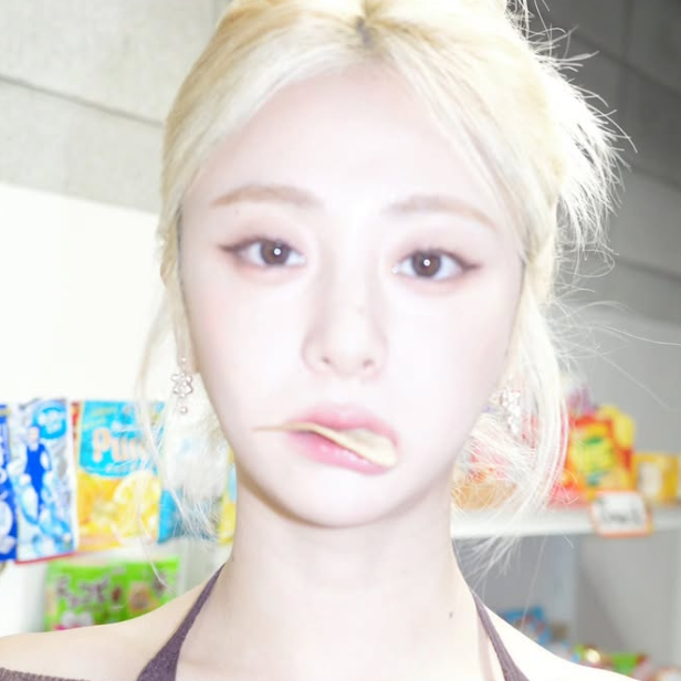 Huh Yunjin gallery image