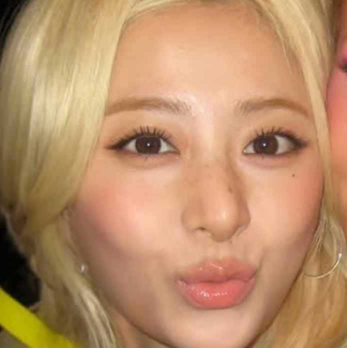 Huh Yunjin gallery image