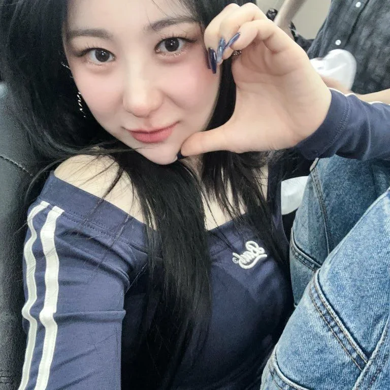 Chaeyeon gallery image