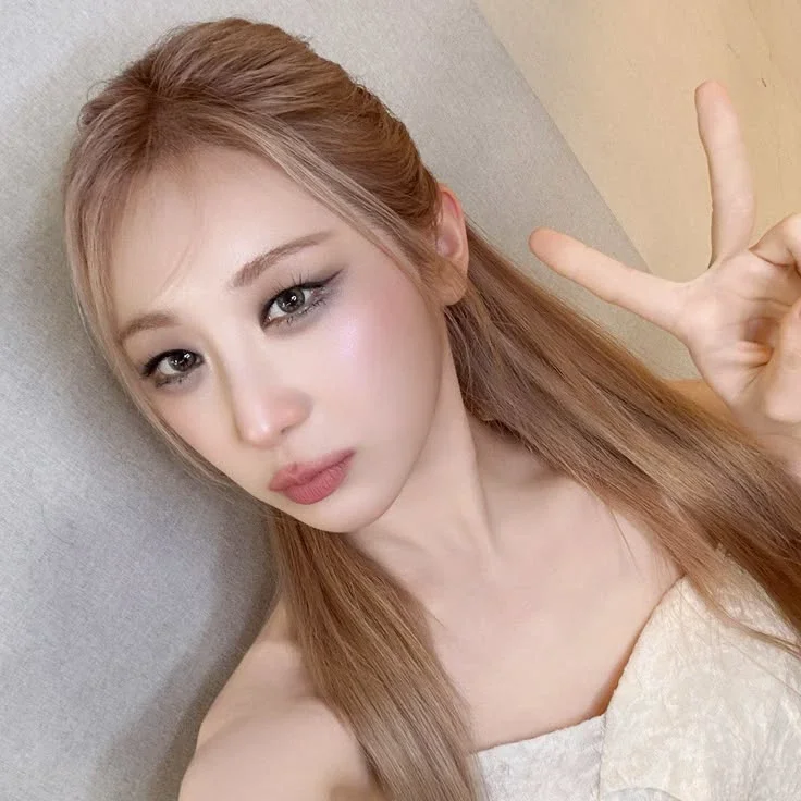 Chaeyeon gallery image
