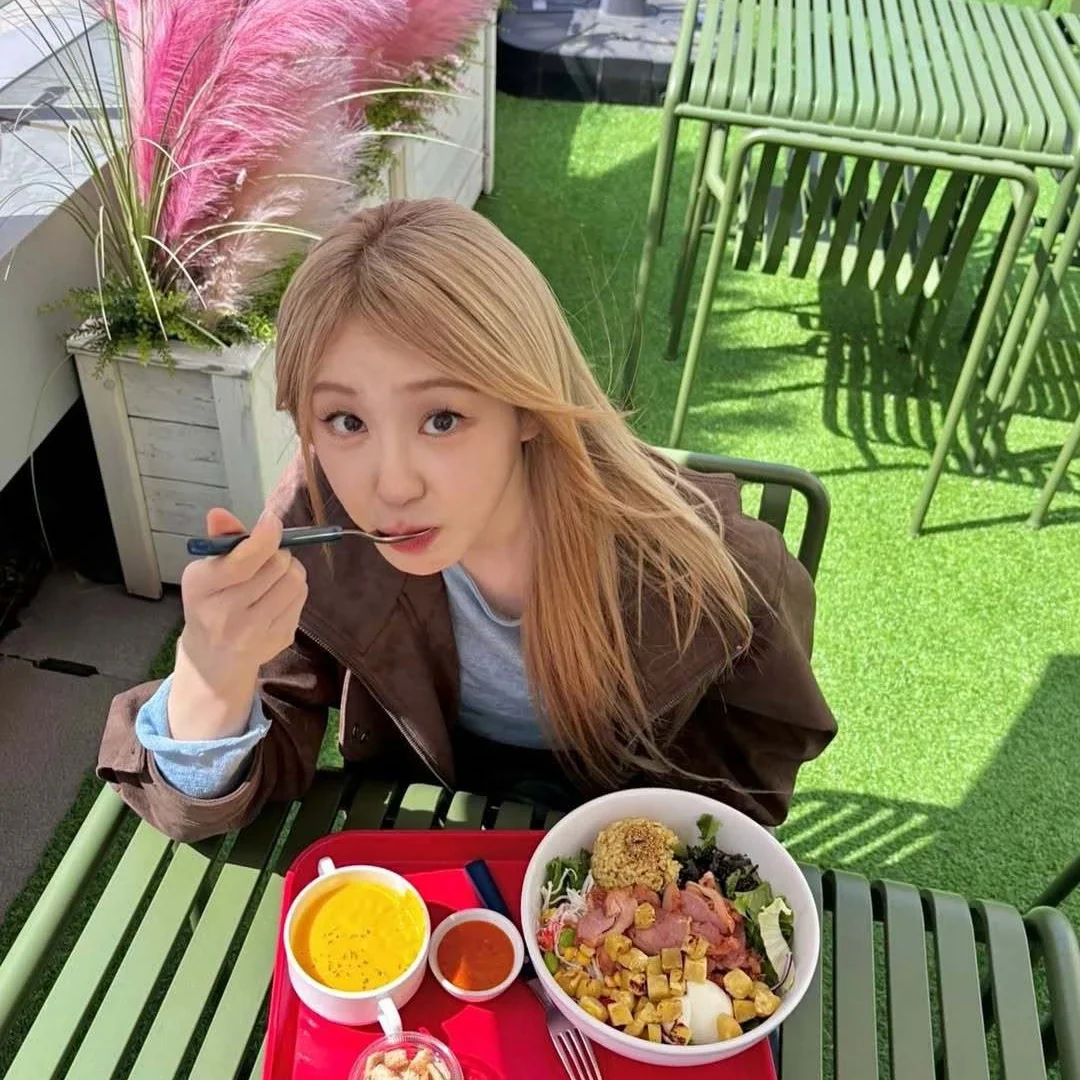 Chaeyeon gallery image