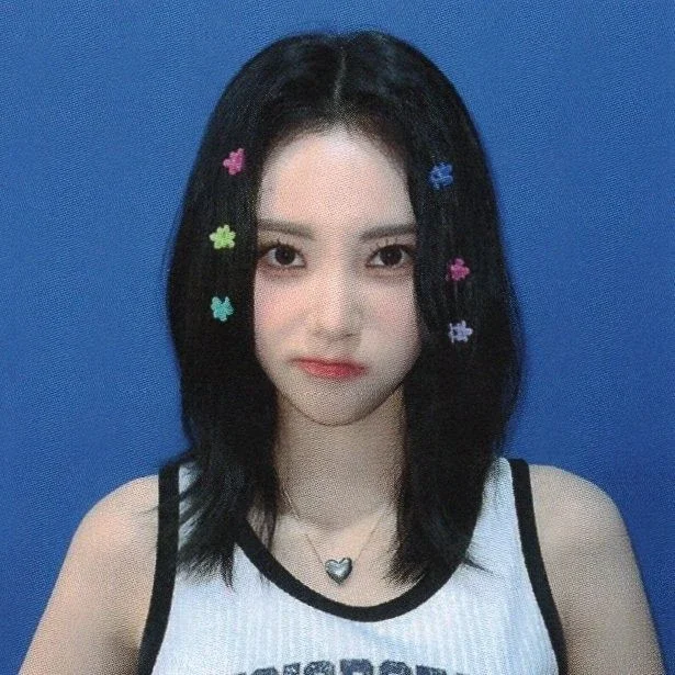 Jinsoul gallery image