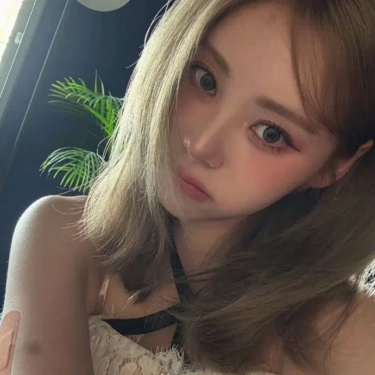Jinsoul gallery image