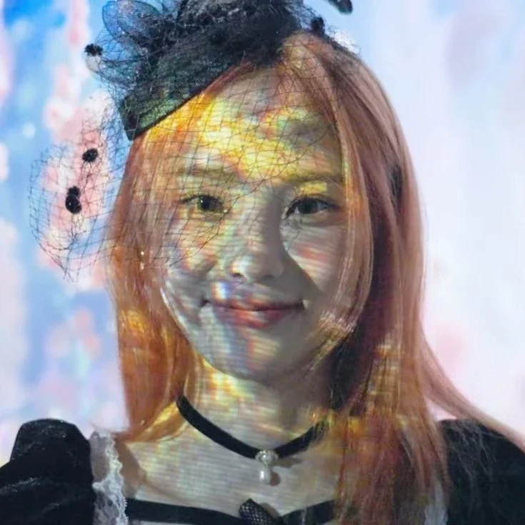 Jinsoul gallery image