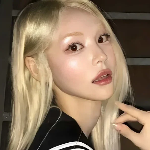 Jinsoul gallery image
