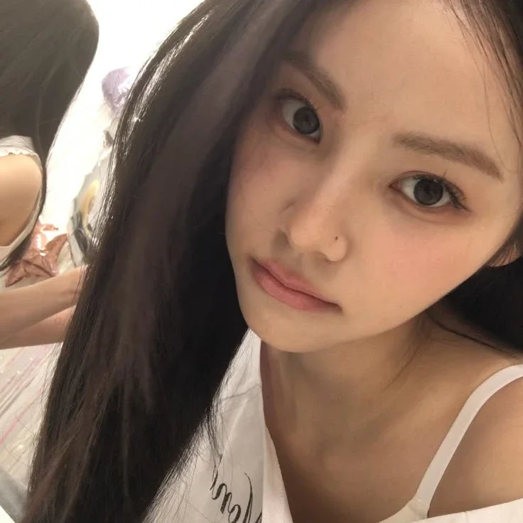 Jinsoul gallery image