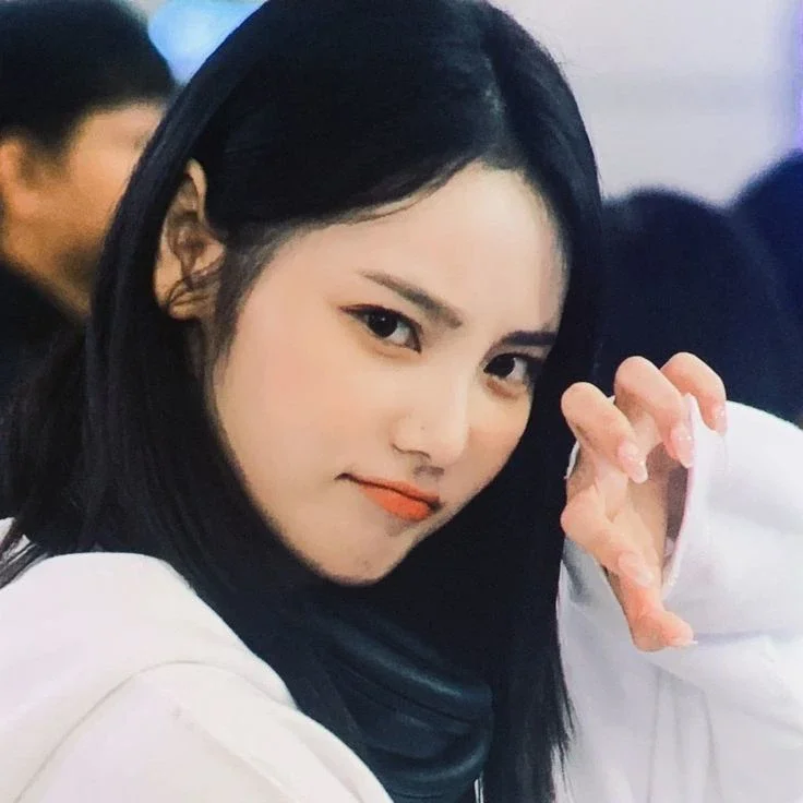 Jinsoul gallery image