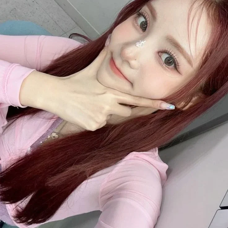 Jinsoul gallery image