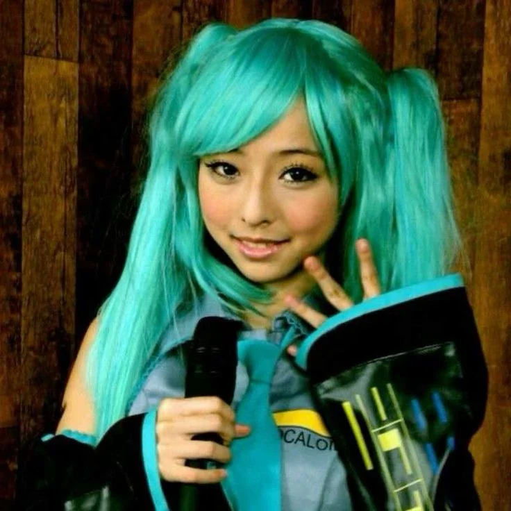 Vivi gallery image