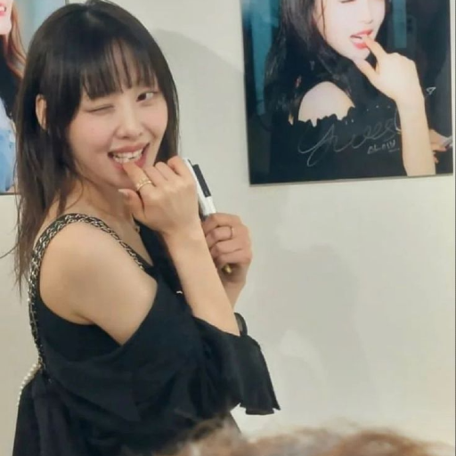 Imagem da galeria de Yves