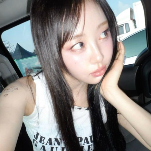 Imagem da galeria de Yves