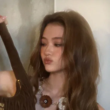 Ella 2
