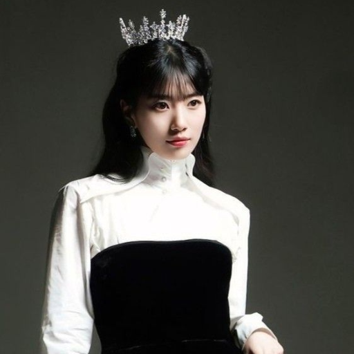 Suzy gallery image