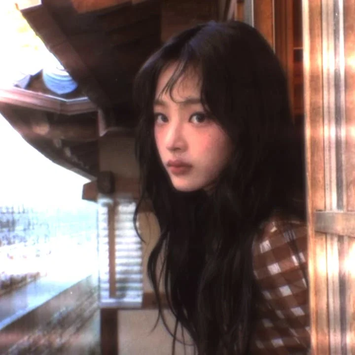Minji gallery image