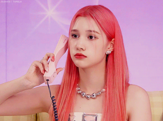 Huening Bahiyyih gif