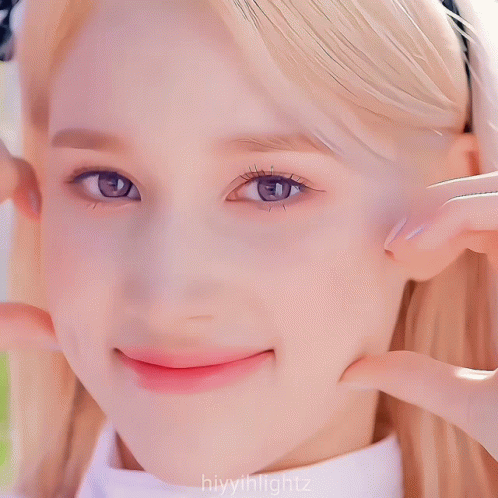 Huening Bahiyyih gif