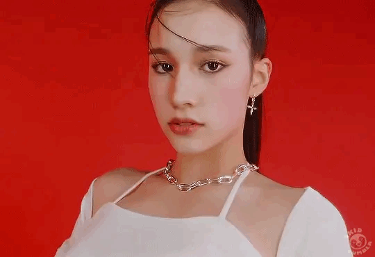 Huening Bahiyyih gif