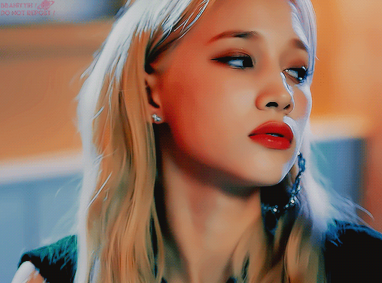 Huening Bahiyyih gif