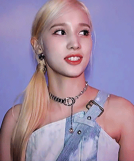 Huening Bahiyyih gif