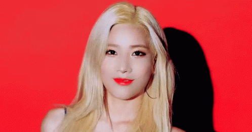 Kim Lip gif
