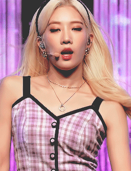Kim Lip gif
