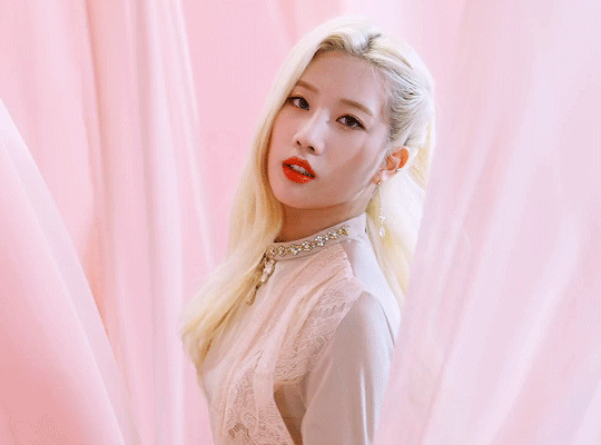 Kim Lip gif