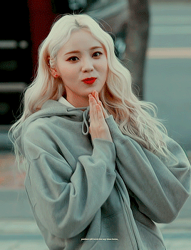 Jinsoul gif