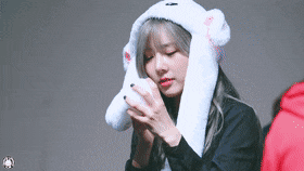 Yoohyeon gif